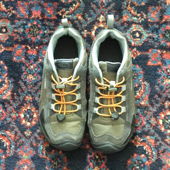 Keen Shoes - Keen olive green shoes size 5